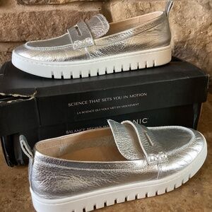 Vionic Uptown Penny Loafer Metallic Silver 9 Ladies Leather Slip On Shoes